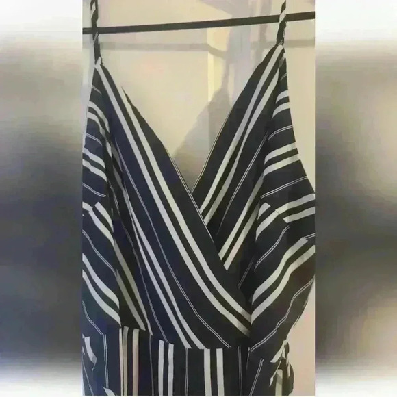BRAND NEW!!! Womens jumpsuit navy and white stripes size large runs MEDIUM - Picture 6 of 9